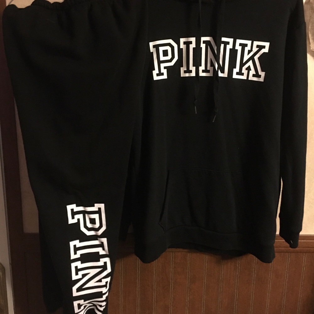 This outfit has already been sold. Sorry. - Picture 2 of 6